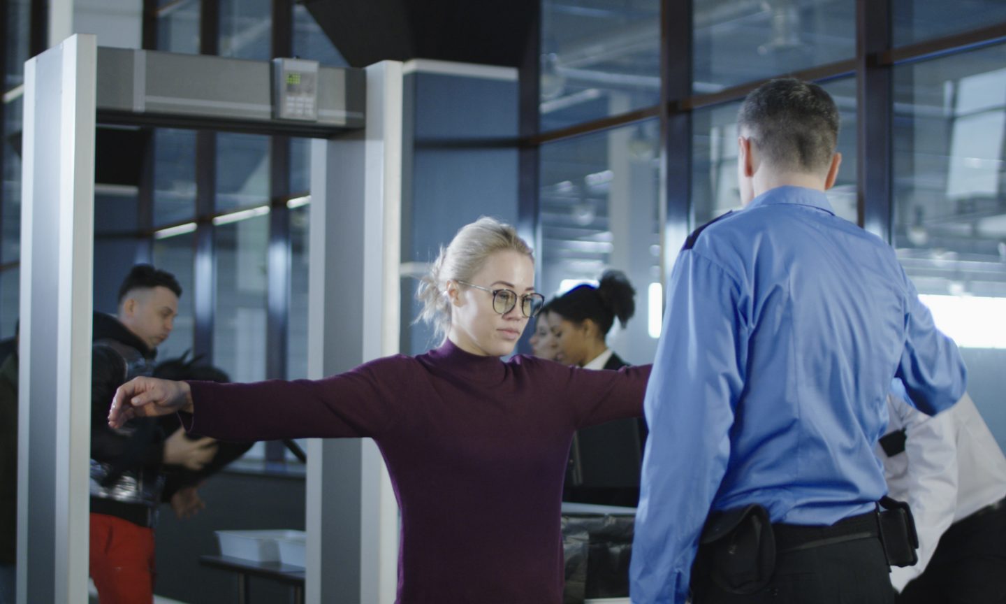 Беременные и рамки досмотра: стоит ли переживать?