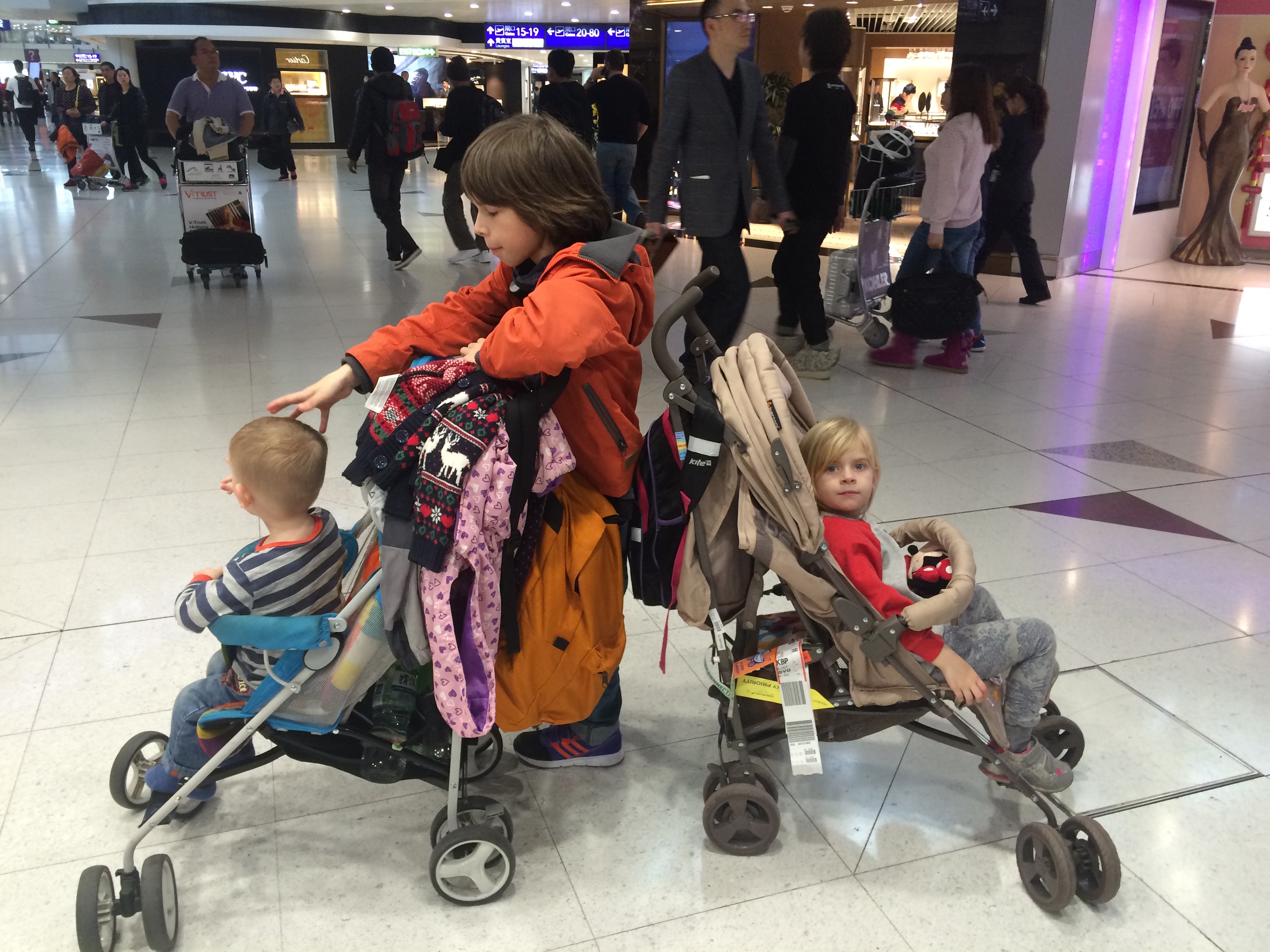 Удобные коляски для путешествий: как выбрать идеальную для ручной клади