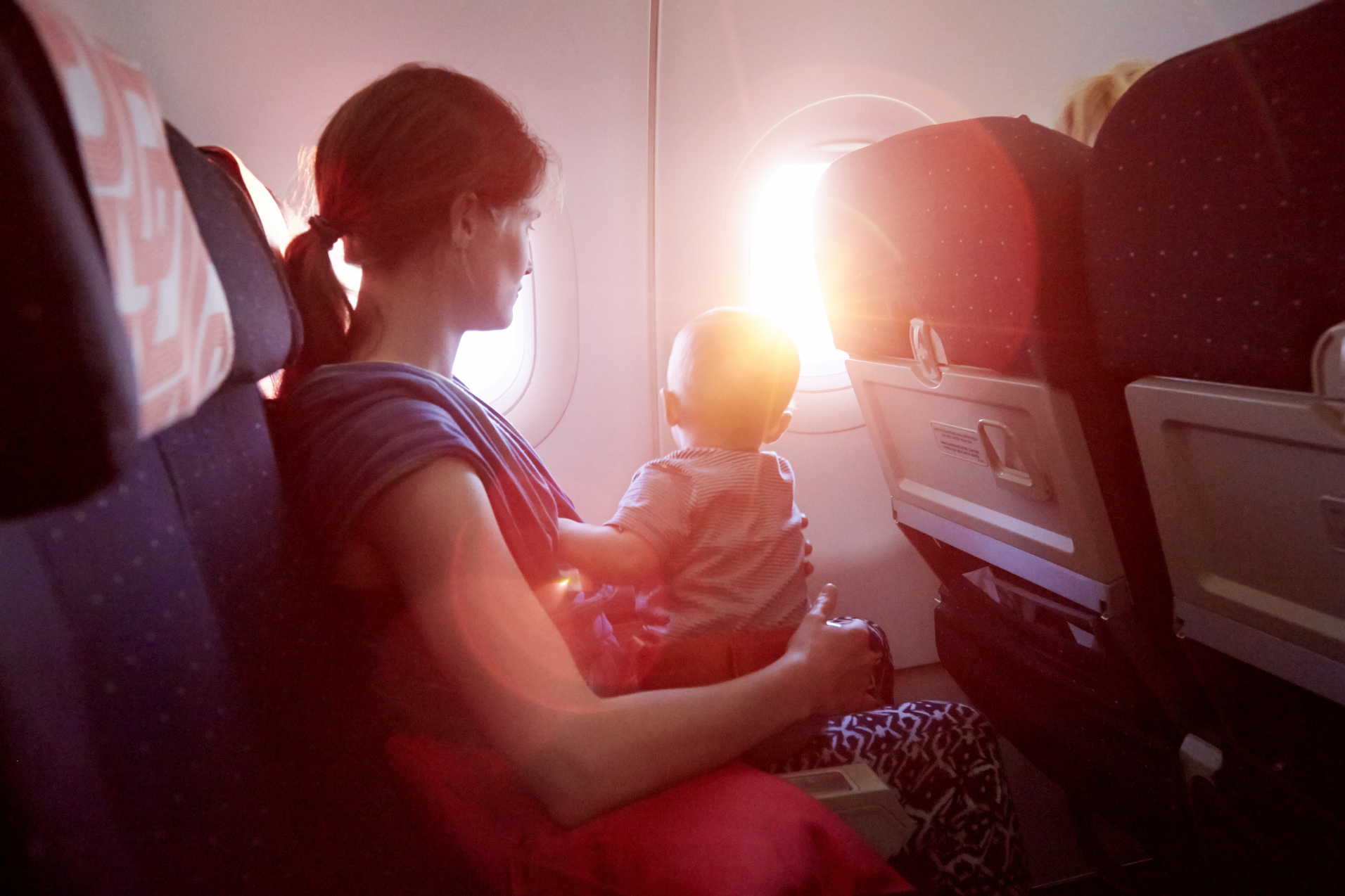 Как легко летать с младенцем и не потерять рассудок