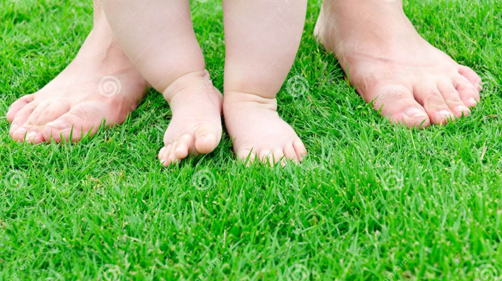 Как родители губят ноги своего малыша, когда он начинает ходить