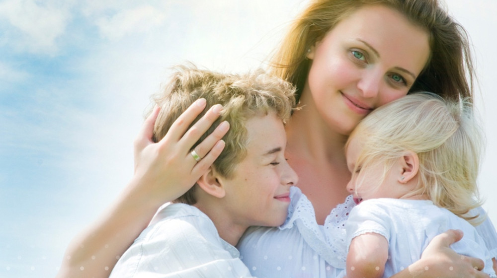 Почему одни мамы легко отпускают детей, а другие держат крепко?