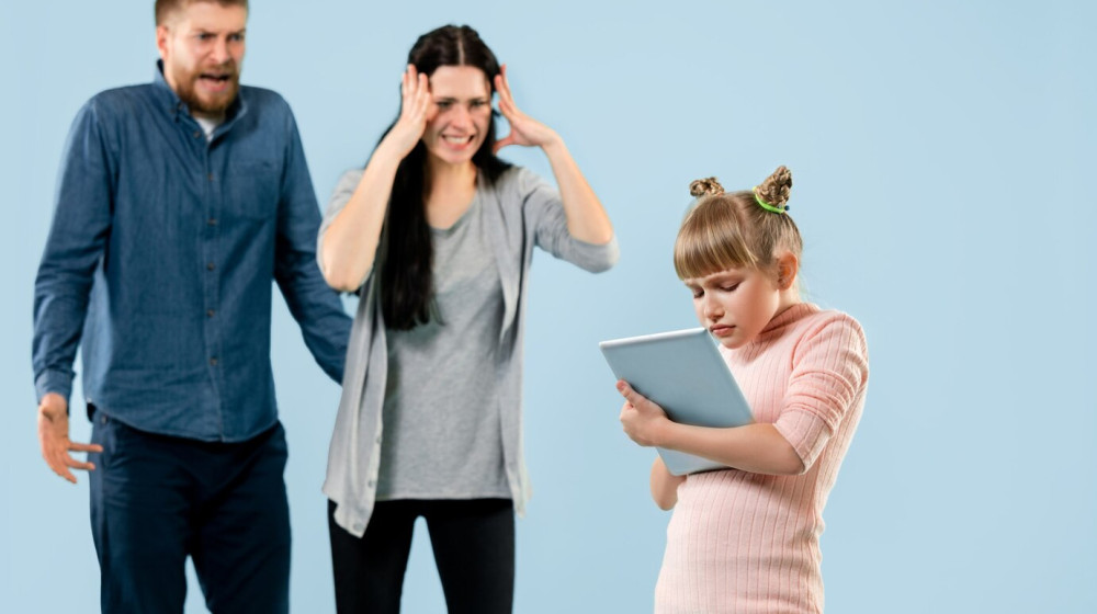 "Токсичные родители: как выстроить здоровые отношения?"