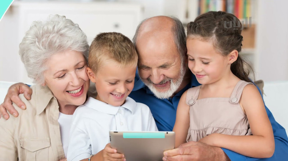 "Если внук живет далеко: Как поддерживать близкие отношения на расстоянии (звонки, видео, письма)" (Отношения, Технологии)